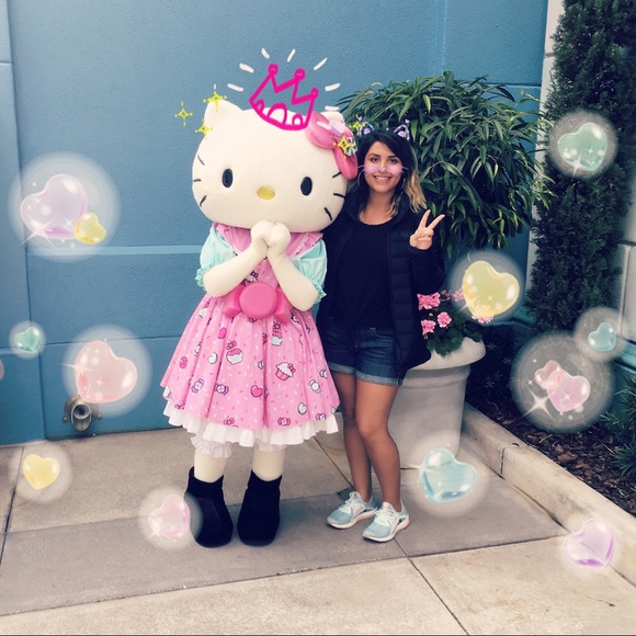 Meet your Posher, Corina - Picture 1 of 1